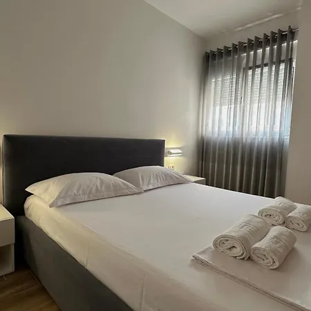Aria's - Center Apartment
